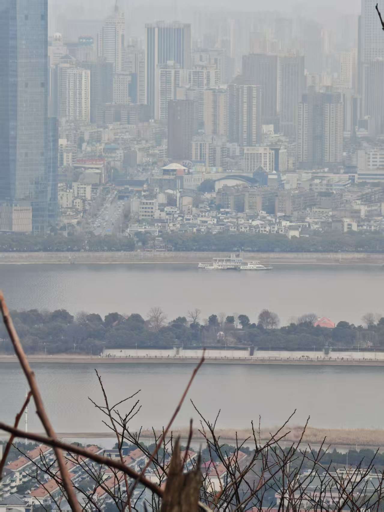 橘子洲雕塑侧面江景